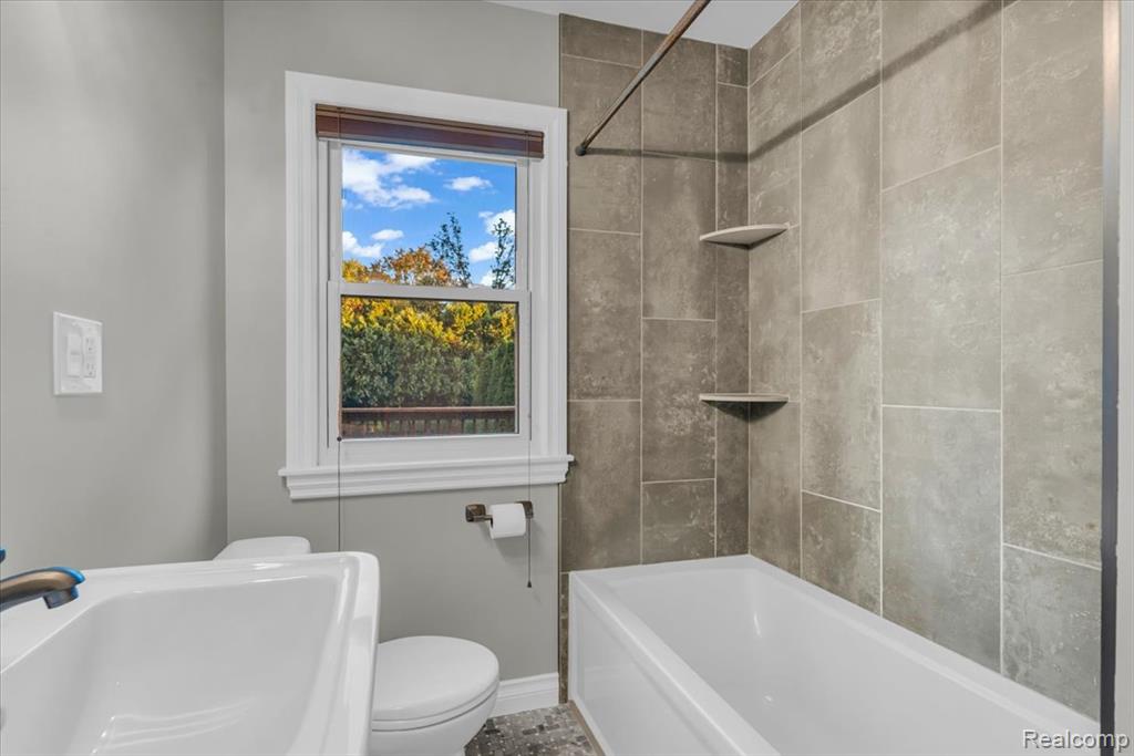 912 Woodsboro Drive, Royal Oak, MI 48067 — Photo 17