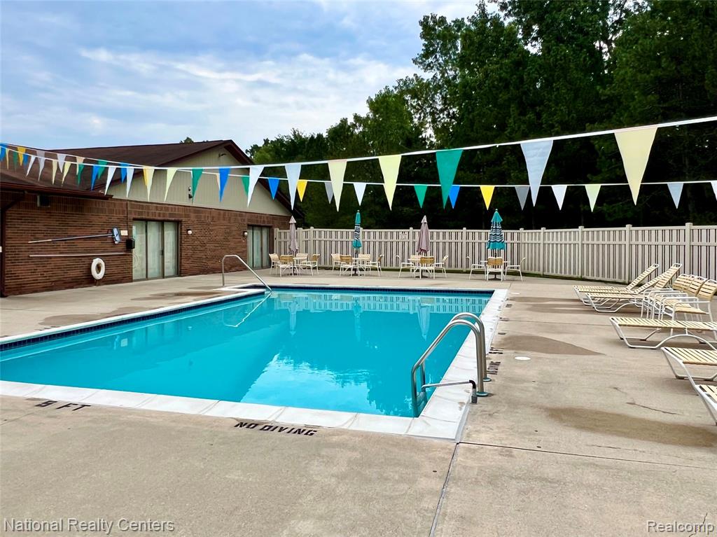 33911 Pondview Circle, Livonia, MI 48152 — Photo 29