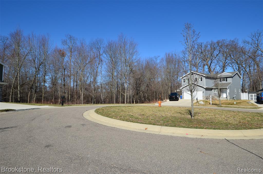 350 Fountain Park Drive, Waterford, MI 48327 — Photo 11