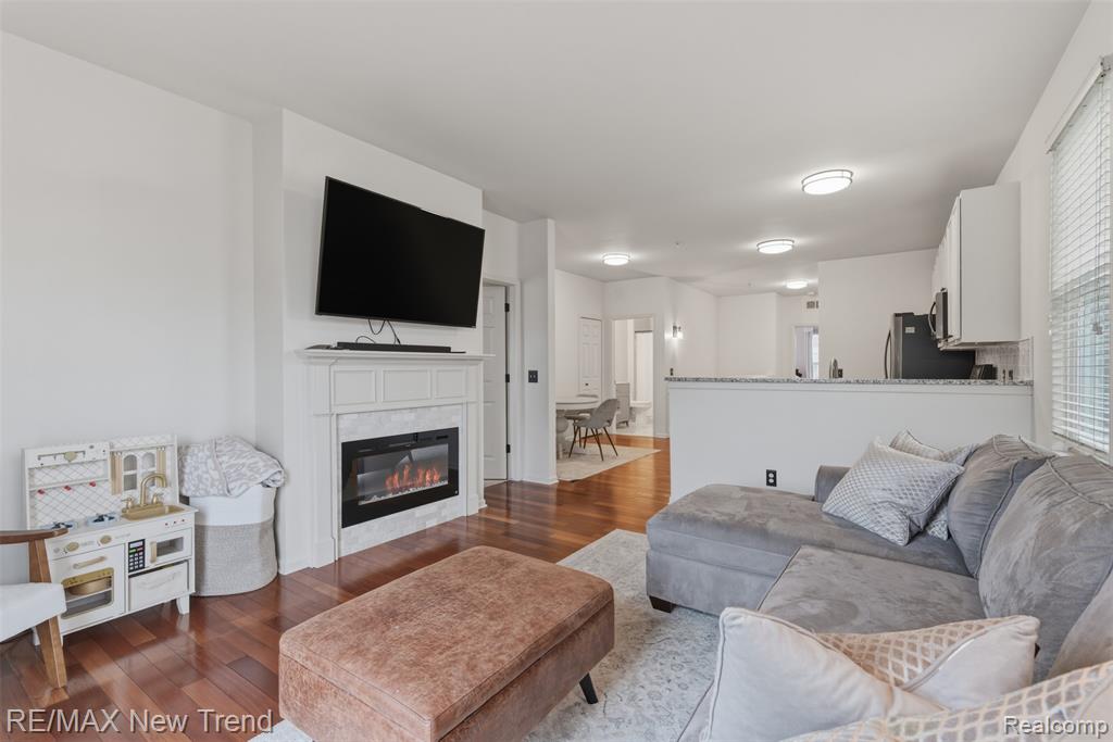 3270 Johanna Ware W, Wixom, MI 48393 — Photo 8