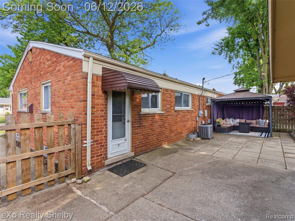 29451 Mark Avenue, Madison Heights, MI 48071 — Photo 33