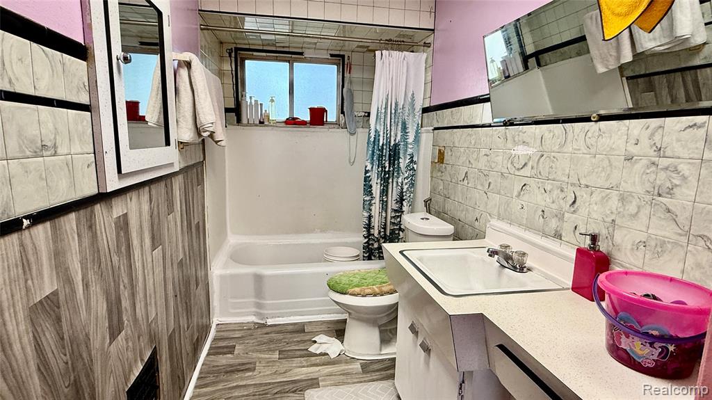 2417 Casmere Street, Hamtramck, MI 48212 — Photo 8