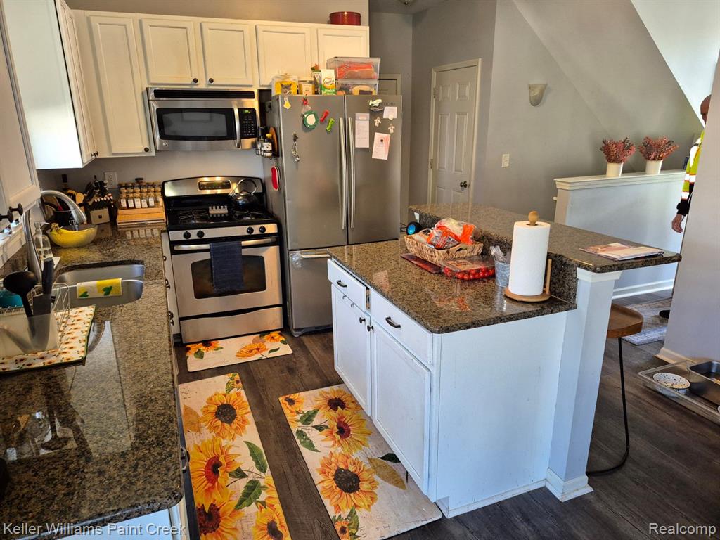 403 NEWTON Court, Lake Orion, MI 48362 — Photo 9