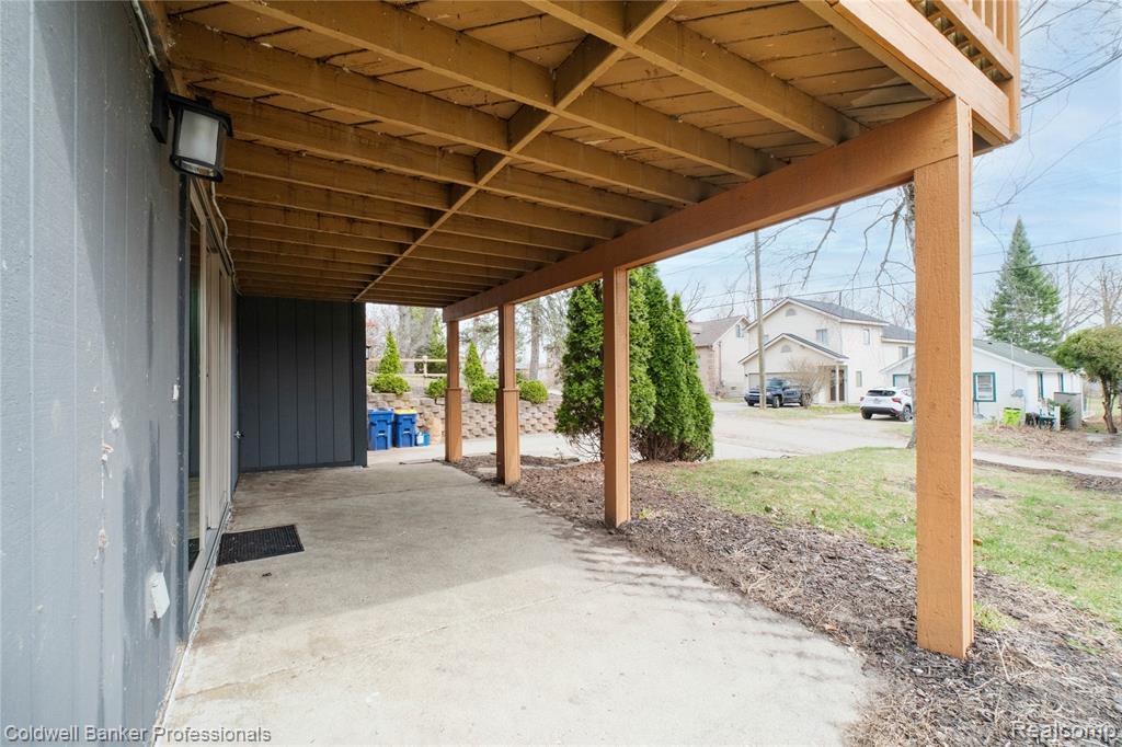 4015 Green Lake Road, West Bloomfield, MI 48324 — Photo 41