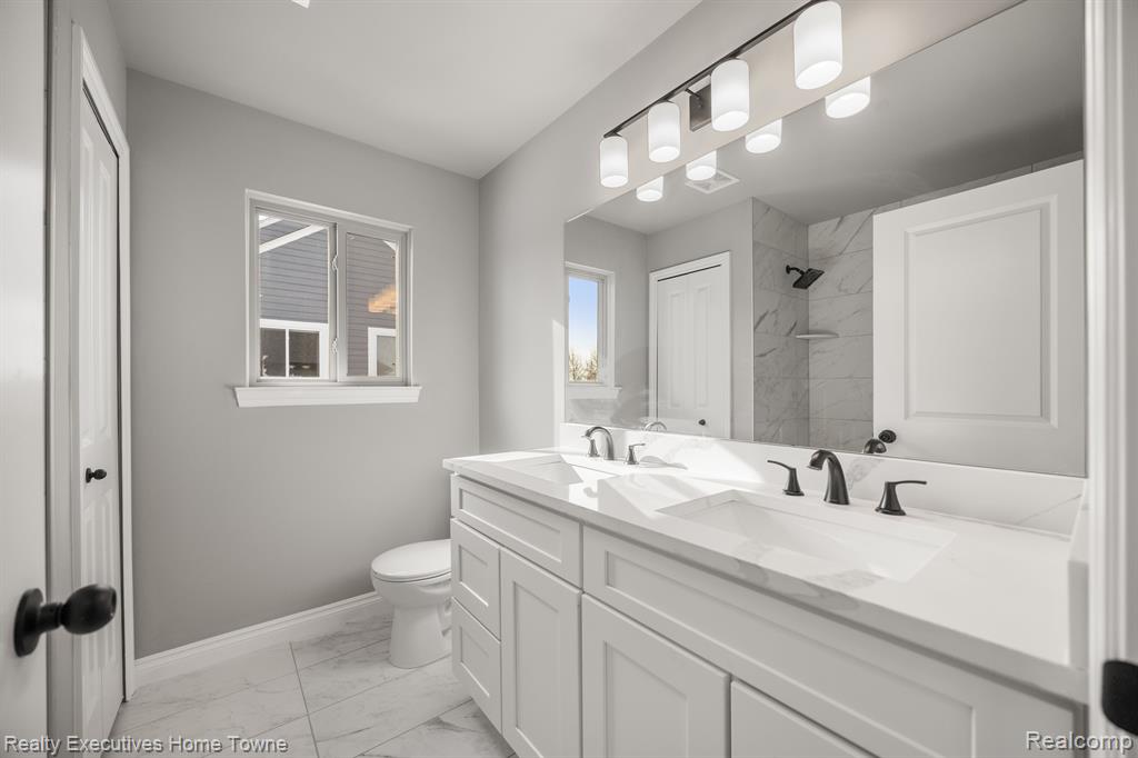 53972 CARRIGAN Drive, New Baltimore, MI 48047 — Photo 36