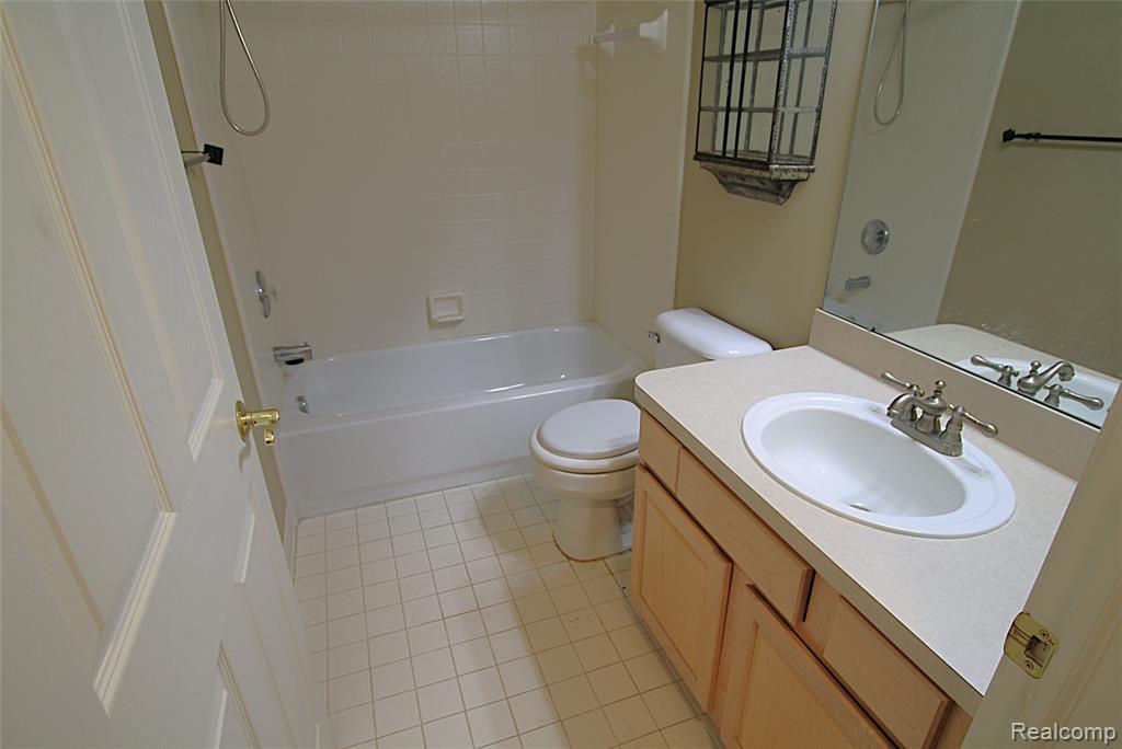 11152 Woodfield Parkway, Grand Blanc, MI 48439 — Photo 18