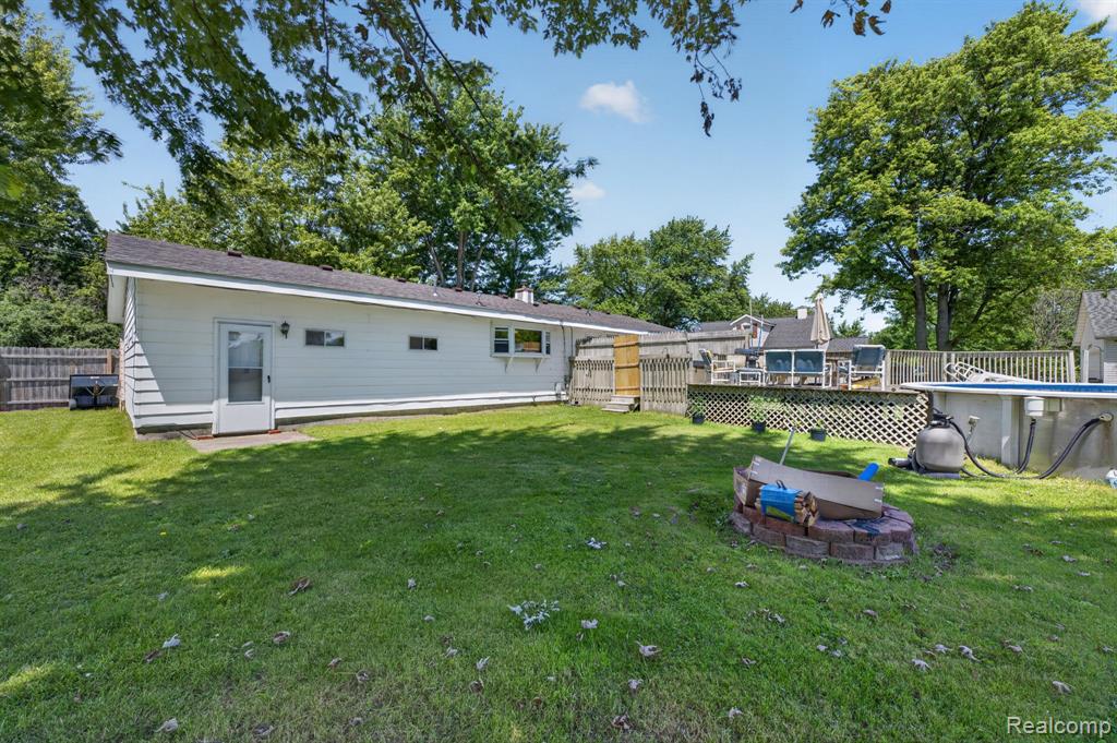 5233 Torrey Road, Flint, MI 48507 — Photo 36