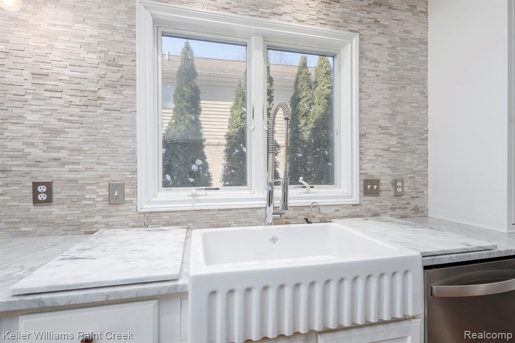 6847 Alden Drive, West Bloomfield, MI 48324 — Photo 10