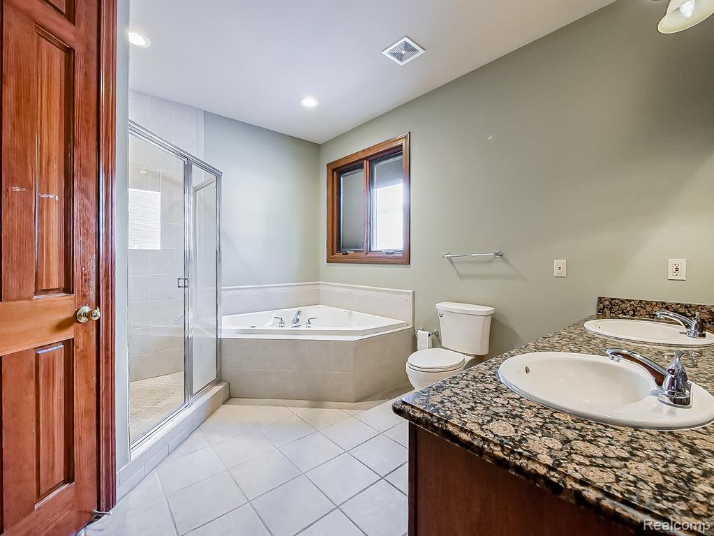7364 Essex Drive, West Bloomfield, MI — Photo 17