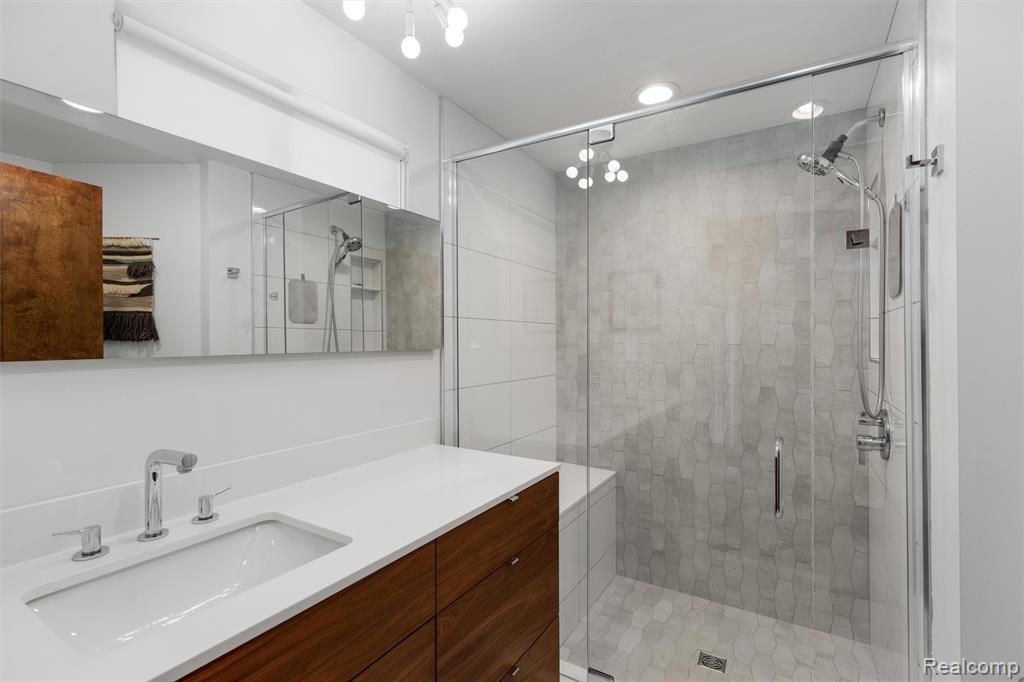 6895 Cedarbrook Drive, Bloomfield Hills, MI 48301 — Photo 25