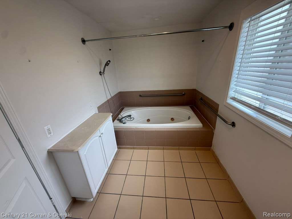 5665 Nightingale Street, Dearborn Heights, MI 48127 — Photo 10