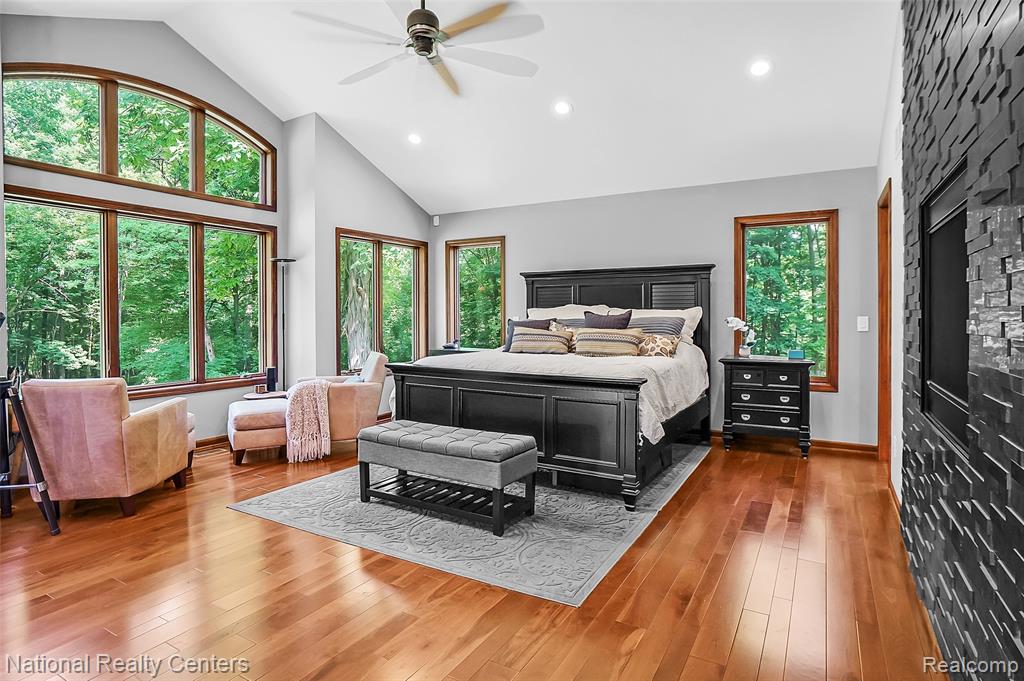 11500 Lisa Lori Lane, South Lyon, MI 48178 — Photo 37