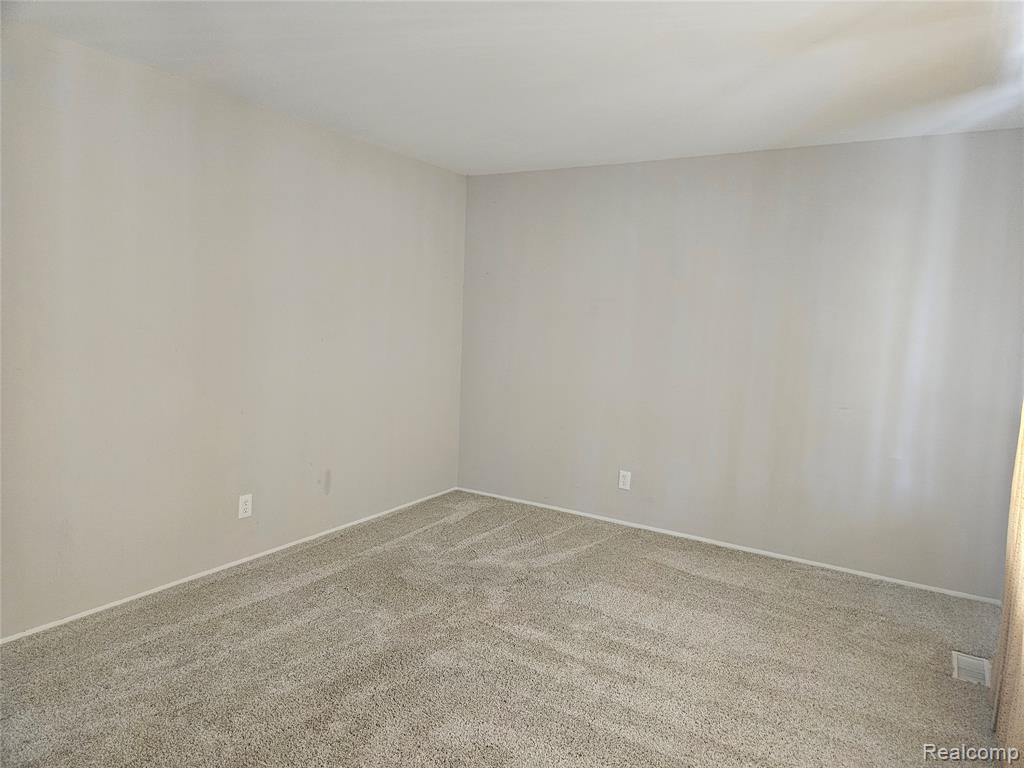 9356 Elaine Drive, Swartz Creek, MI 48473 — Photo 14