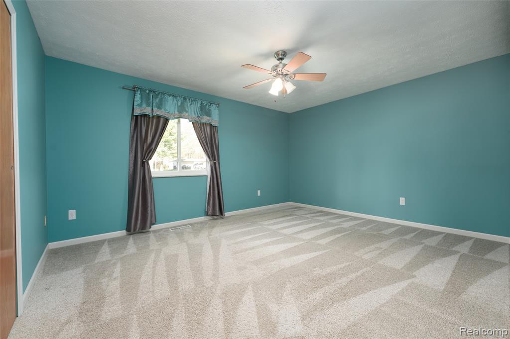 11891 Post Lane, South Lyon, MI 48178 — Photo 25