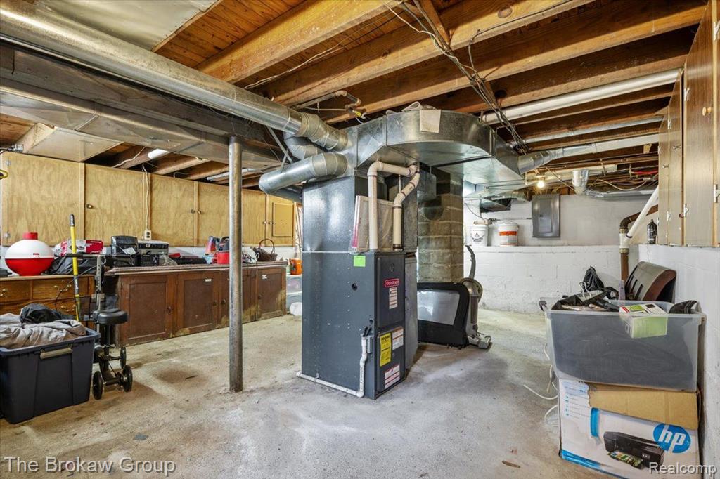 4145 HILLCREST Drive, Warren, MI 48092 — Photo 46