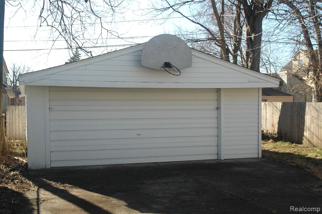421 CURRY Avenue, Royal Oak, MI 48067 — Photo 2