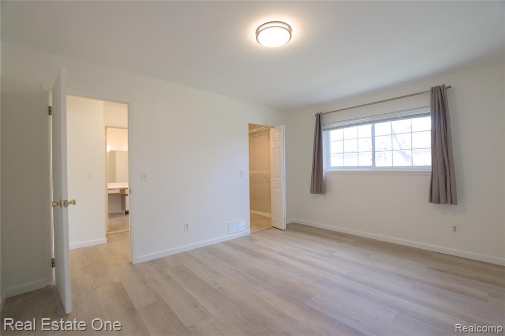 657 E Fox Hills Drive, Bloomfield Hills, MI 48304 — Photo 13