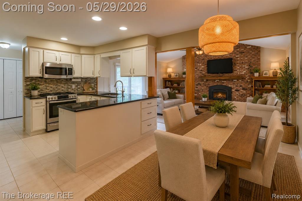 6933 Hubbard Hills Drive, Clarkston, MI 48348 — Photo 44