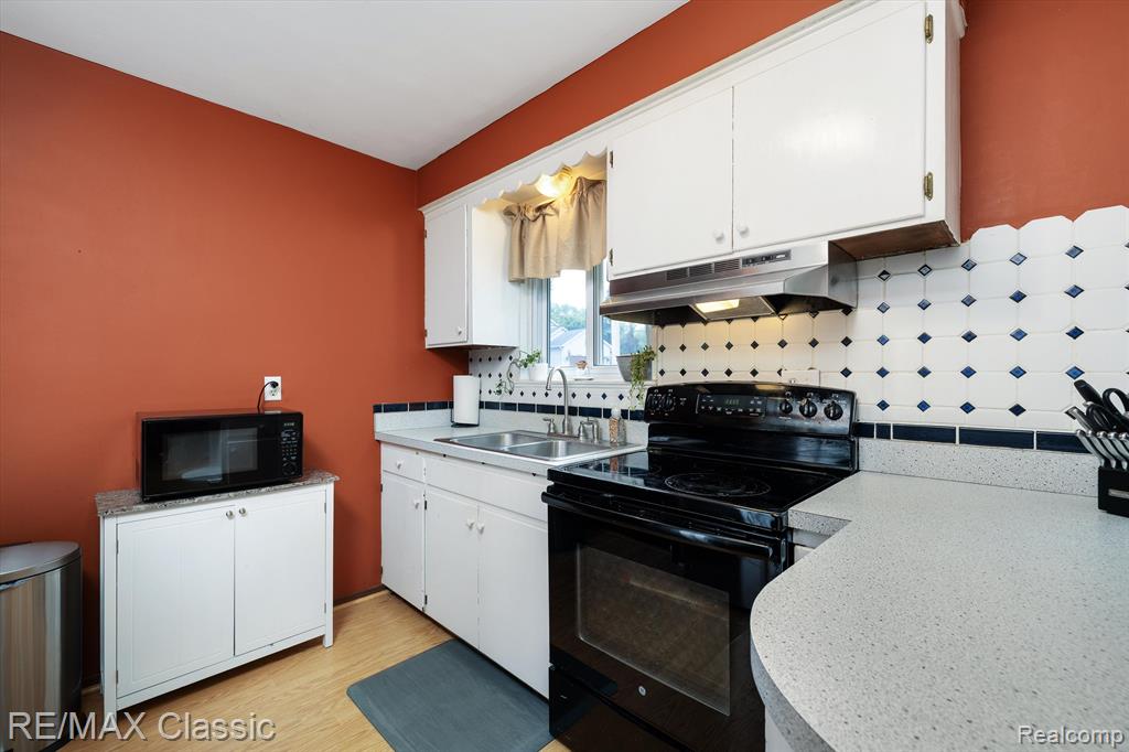 94 CRESCENT LAKE Road, Waterford, MI 48327 — Photo 18
