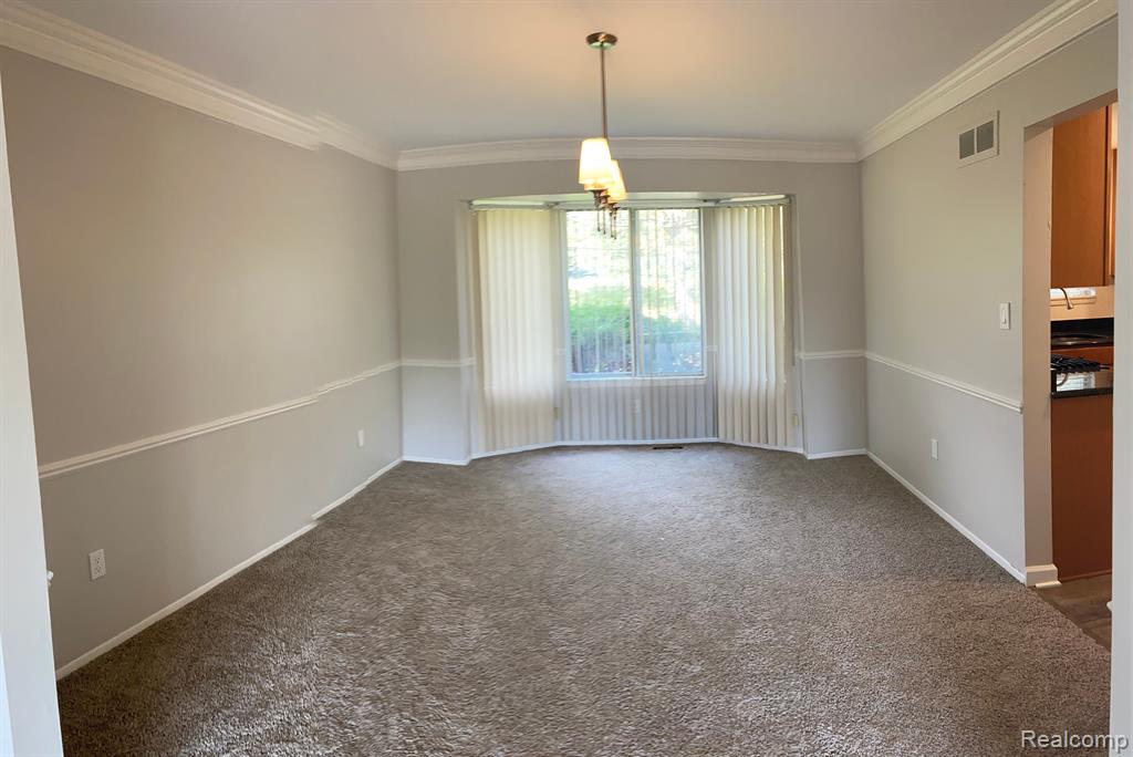 494 ROLLING GREEN Circle S, Rochester Hills, MI 48309 — Photo 6