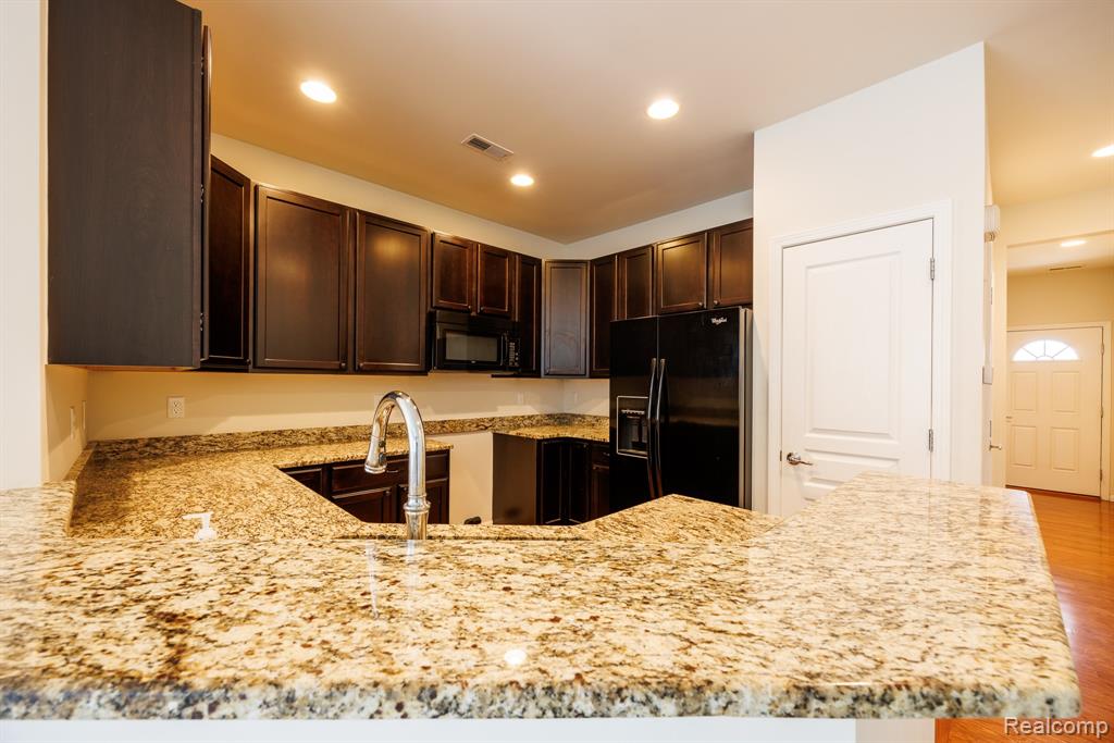 9385 Sand Hill Drive, Grand Blanc, MI 48439 — Photo 11