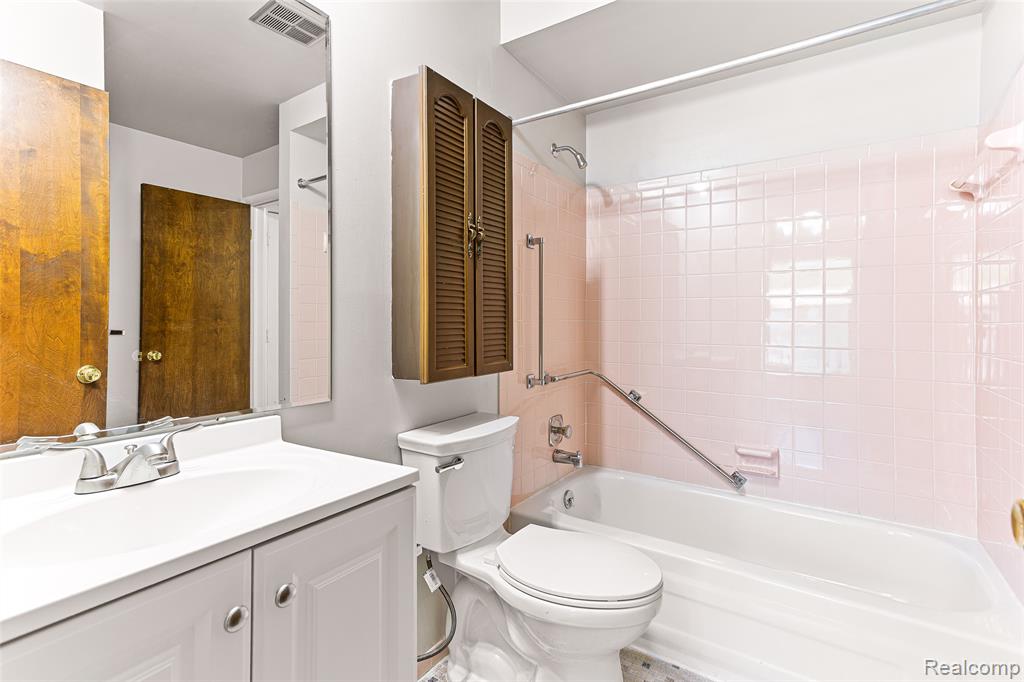 46323 Gainsborough Drive, Canton, MI 48187 — Photo 49