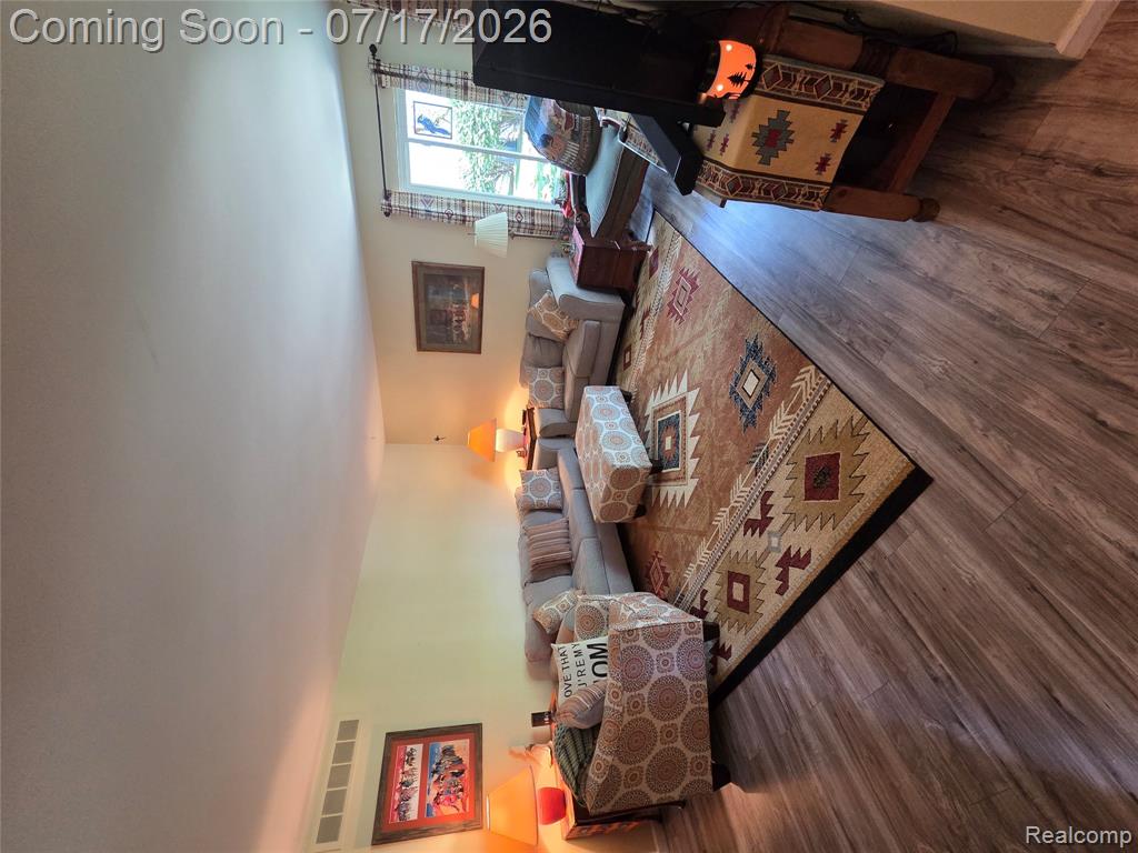 902 Saybrook Drive, Waterford, MI 48327 — Photo 2
