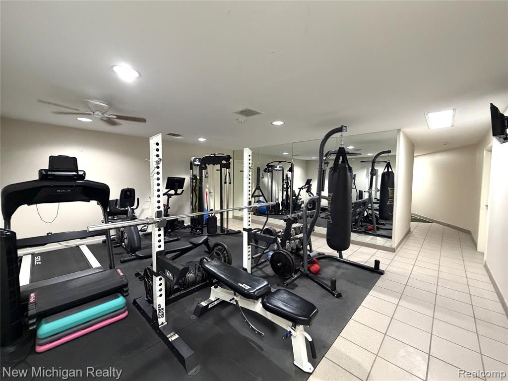 43000 12 Oaks Crescent Drive, 2033, Novi, MI 48377 — Photo 29