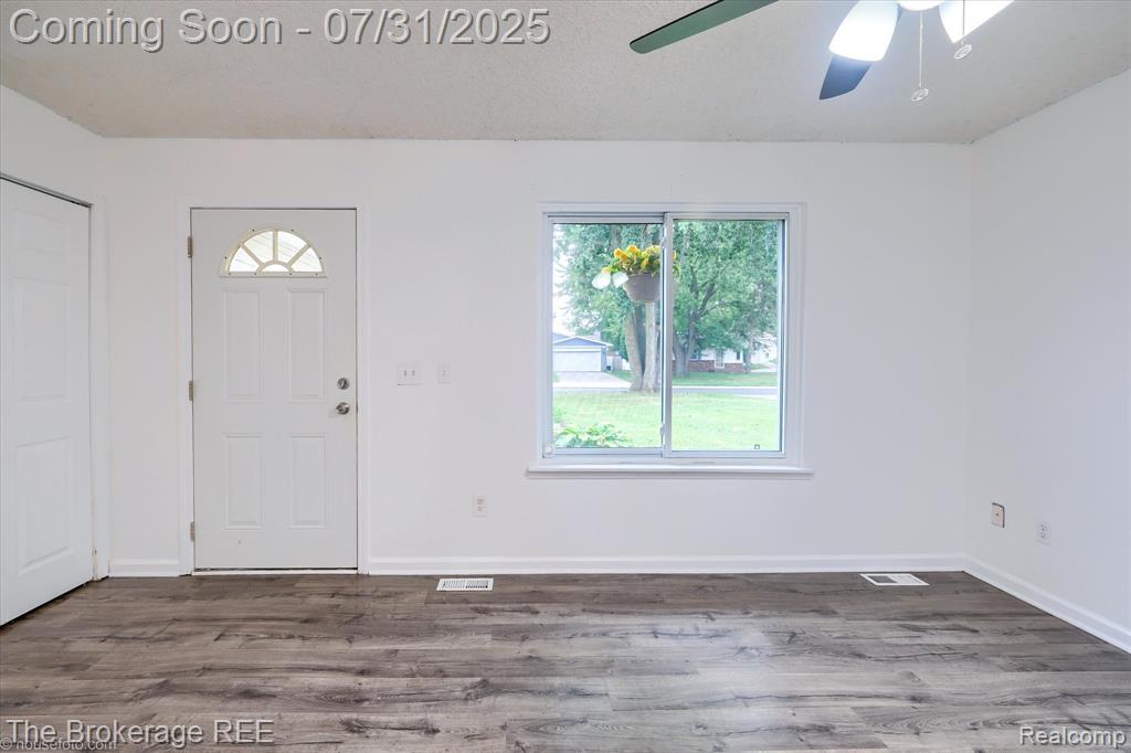5010 Spring Well Lane, Grand Blanc, MI 48439 — Photo 6