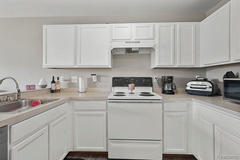 50756 WOODBURY Drive, New Baltimore, MI 48047 — Photo 7