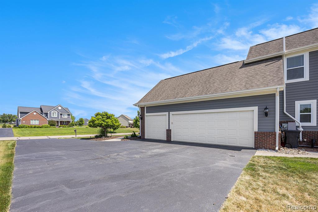 8269 Meadowridge, Clarkston, MI 48348 — Photo 32