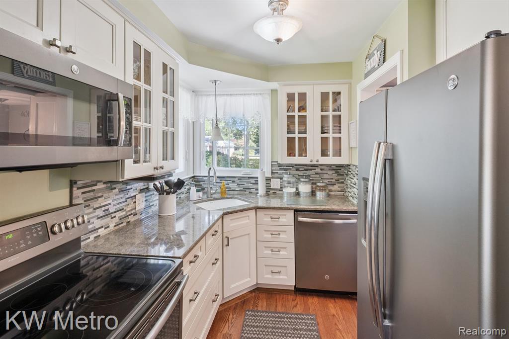 903 Hickory Avenue, Royal Oak, MI 48073 — Photo 12