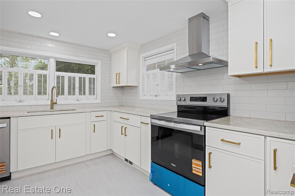 9047 Gale Road, White Lake, MI — Photo 28