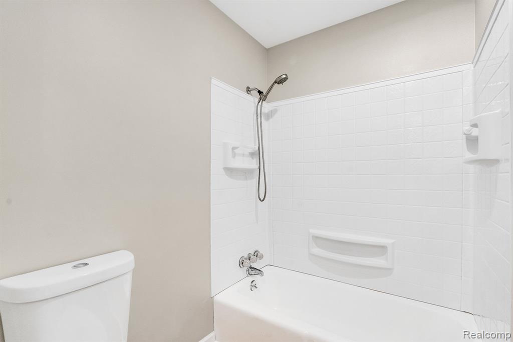 4046 State Road, Fort Gratiot, MI 48059 — Photo 28