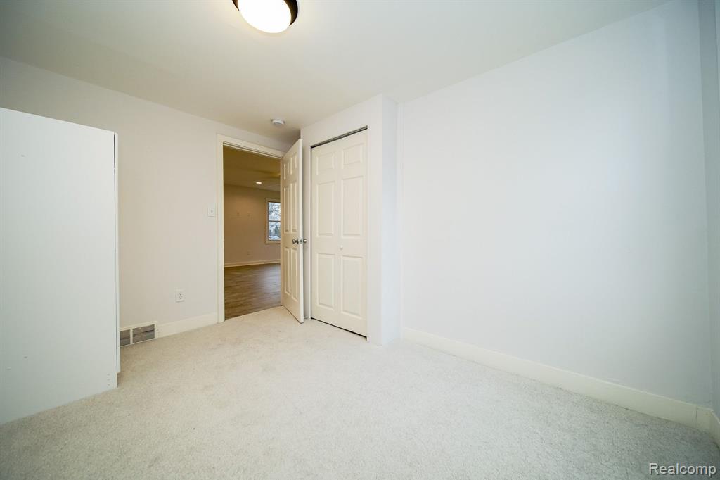 935 MCCLELLAN Street, Lake Orion, MI 48362 — Photo 32