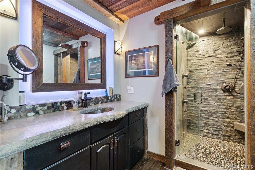 9227 Hogan Road, Fenton, MI 48430 — Photo 20