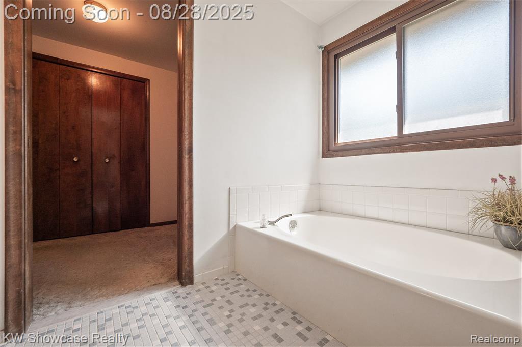 48150 Lake Valley Drive, Shelby Twp, MI 48317 — Photo 25