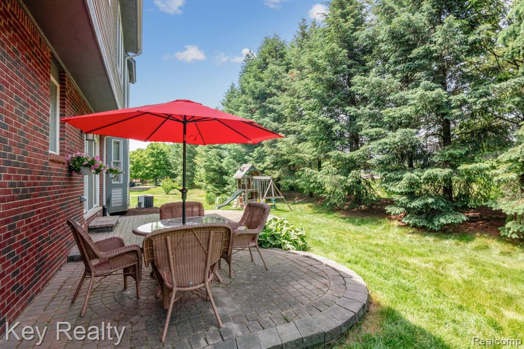 50424 LIVINGSTON Drive, Northville, MI 48168 — Photo 35
