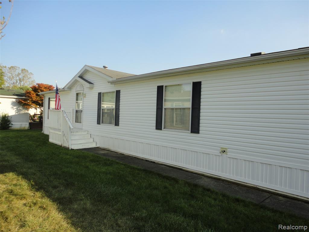 484 Lochgair Street, Temperance, MI 48182 — Photo 19