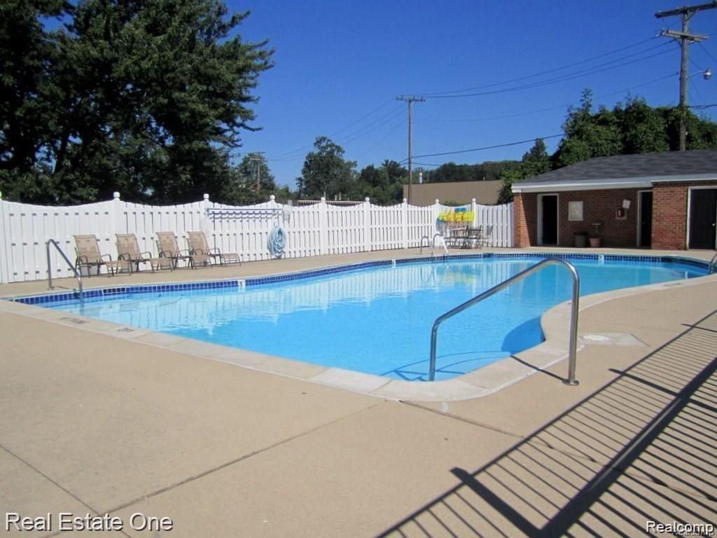 2420 Parmenter Boulevard, Royal Oak, MI, 48073