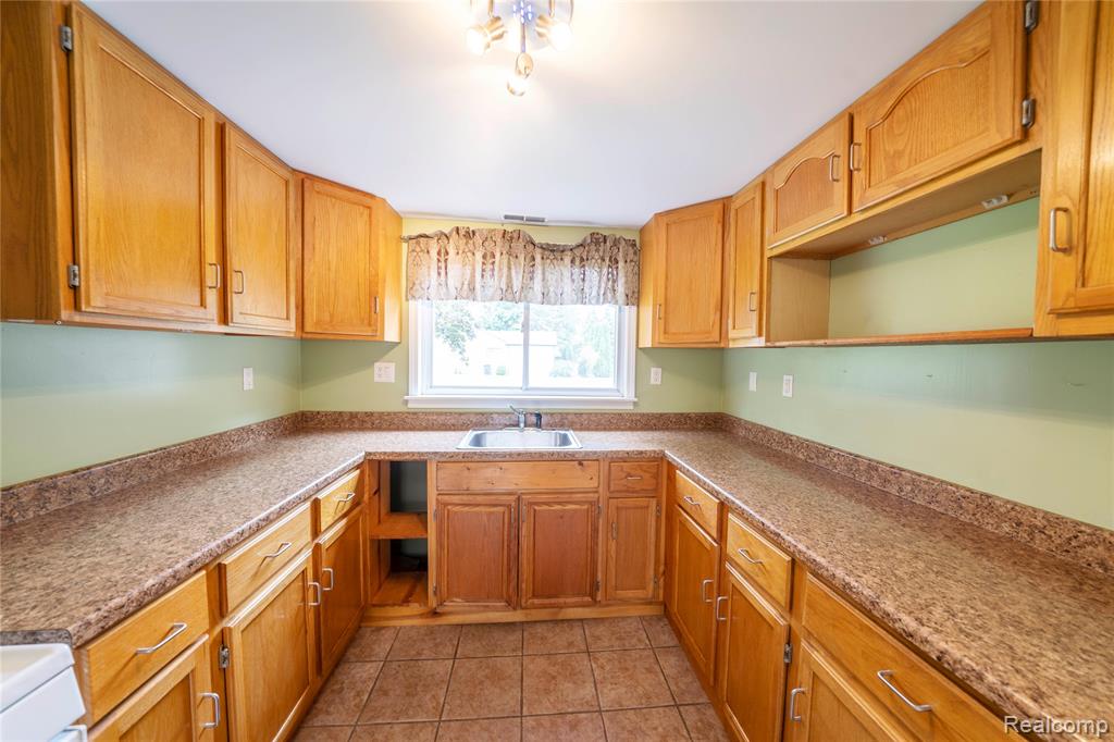 8853 Beech Daly Road, Taylor, MI 48180 — Photo 11