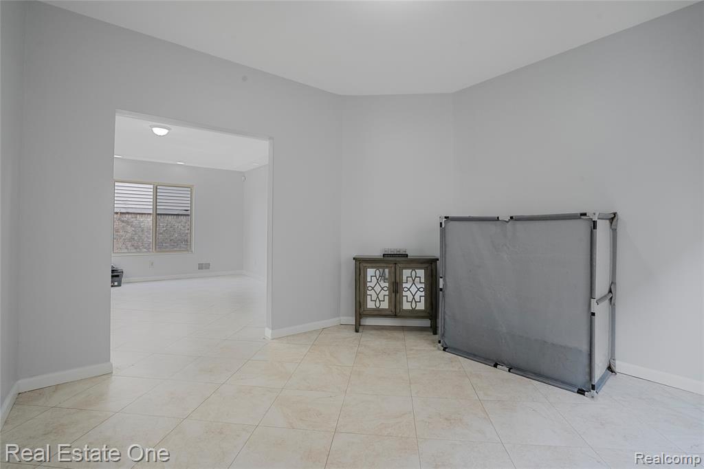 6067 N Vernon Street, Dearborn Heights, MI 48127 — Photo 10