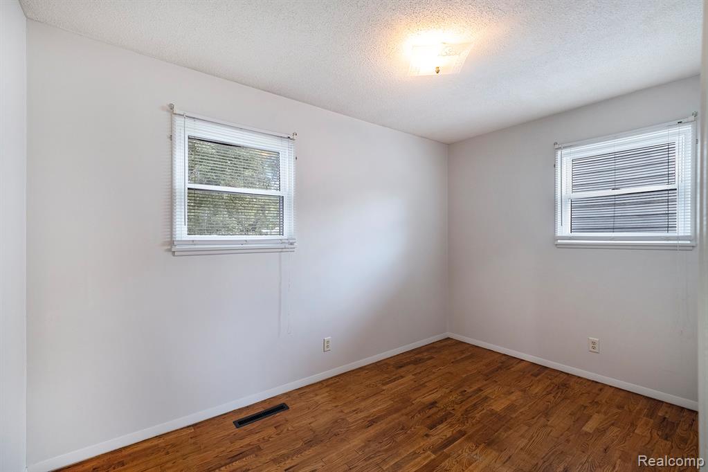 4147 Carmanwood Drive, Flint, MI 48507 — Photo 13