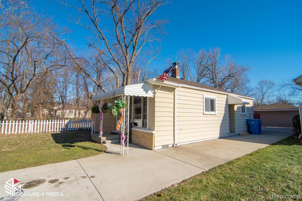 5621 HARDING Street, Dearborn Heights, MI 48125 — Photo 2