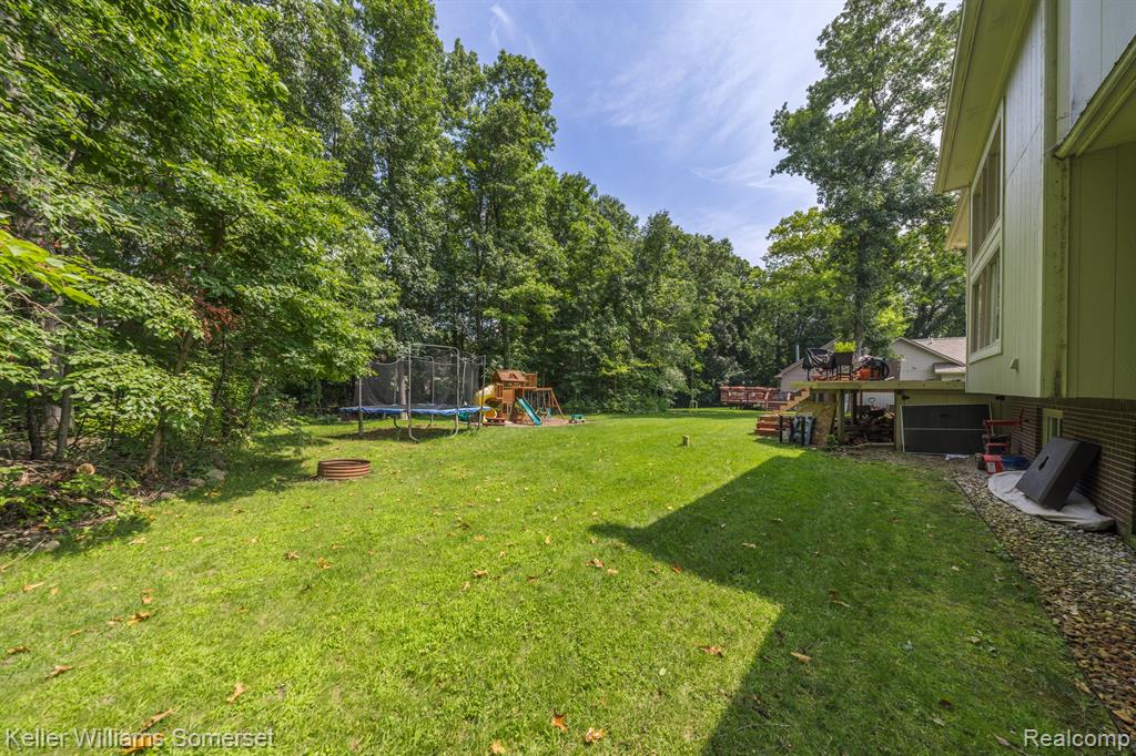 9732 FOREST RIDGE Drive, Clarkston, MI 48348 — Photo 35