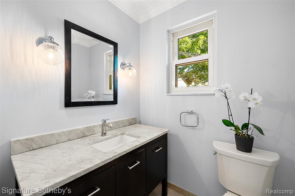 580 N Brys Drive, Grosse Pointe Woods, MI 48236 — Photo 11