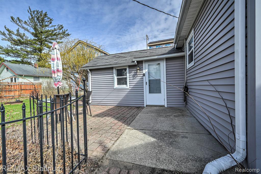 604 S LEROY Street, Fenton, MI 48430 — Photo 32