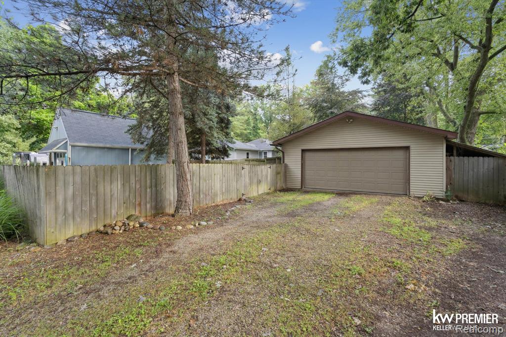 4810 Hobson Avenue, Waterford, MI 48328 — Photo 26