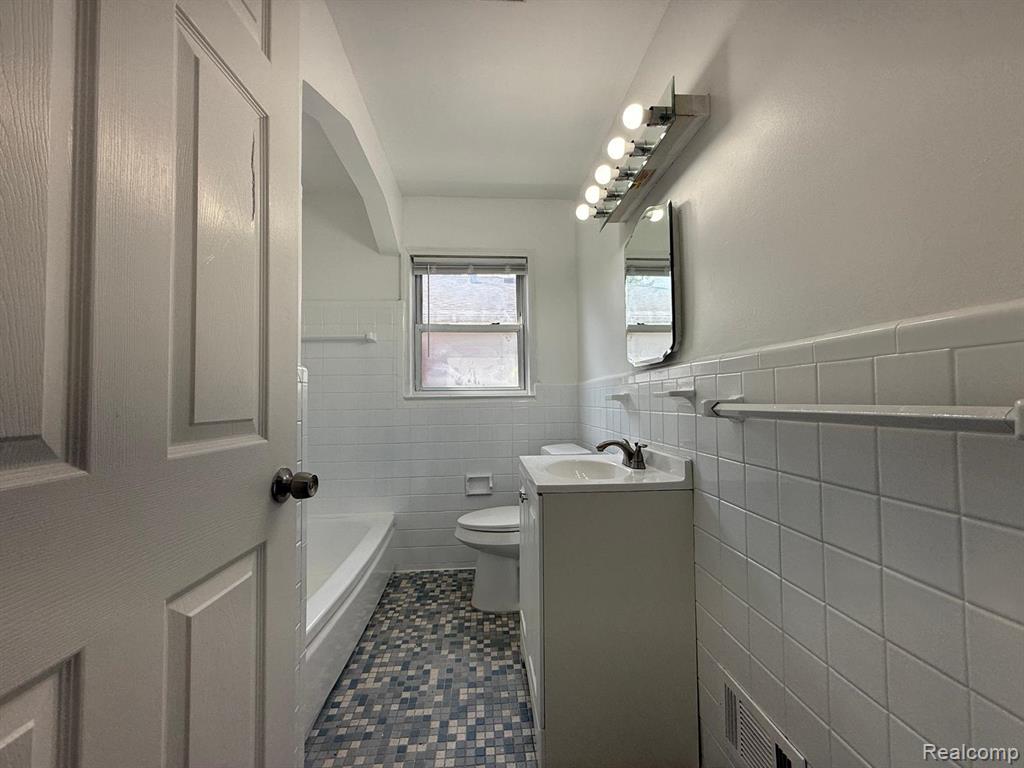 8427 Virgil Street, Dearborn Heights, MI 48127 — Photo 9