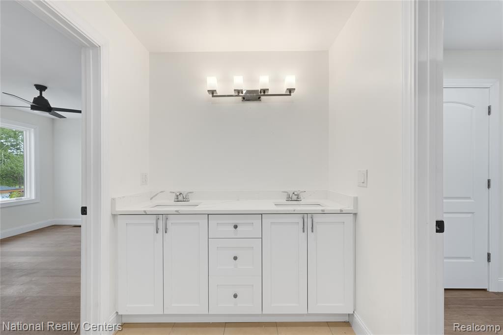 5245 BUELL Drive, Commerce Twp, MI 48382 — Photo 29